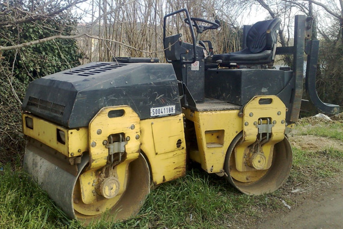 Compactadora 3tn Bomag BW 100